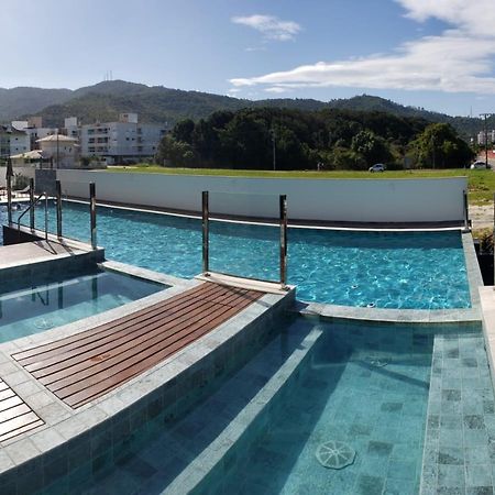 Cobertura Velejar Em Condominio Clube - Com Area De Lazer Governador Celso Ramos Exteriör bild