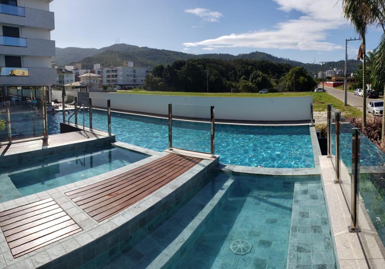 Cobertura Velejar Em Condominio Clube - Com Area De Lazer Governador Celso Ramos Exteriör bild